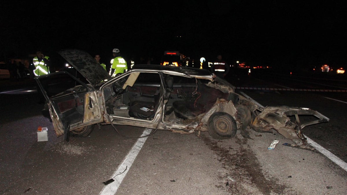 Çankırı’da feci kaza: Hurdaya dönen otomobilde bir kişi hayatını kaybetti