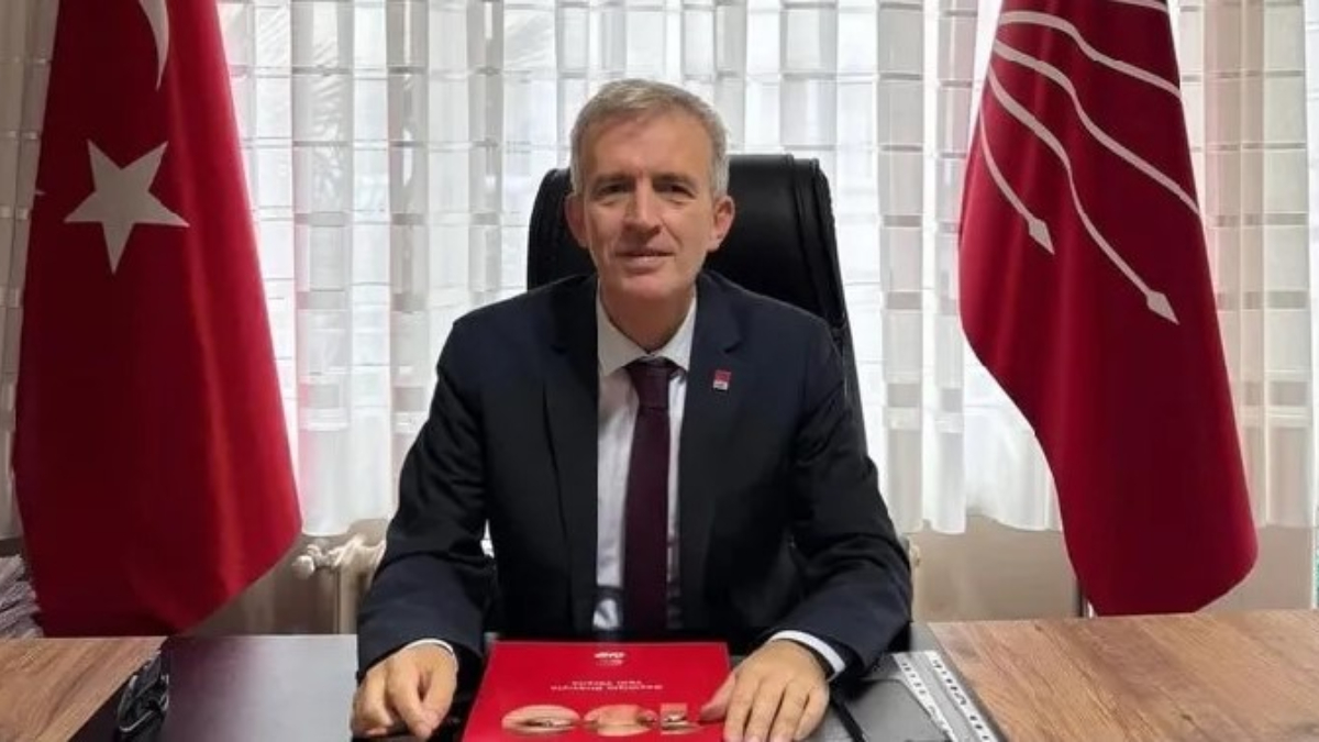 CHP’li başkanın ilk icraatı: Kadın üyenin üzerine yürüdü