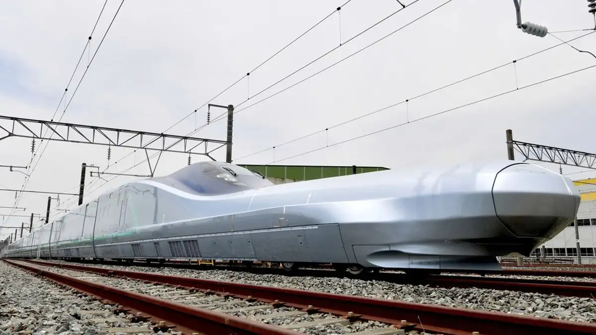 Çin’in CR450 hızlı treni 453 km/s hıza ulaşarak rekor kırdı