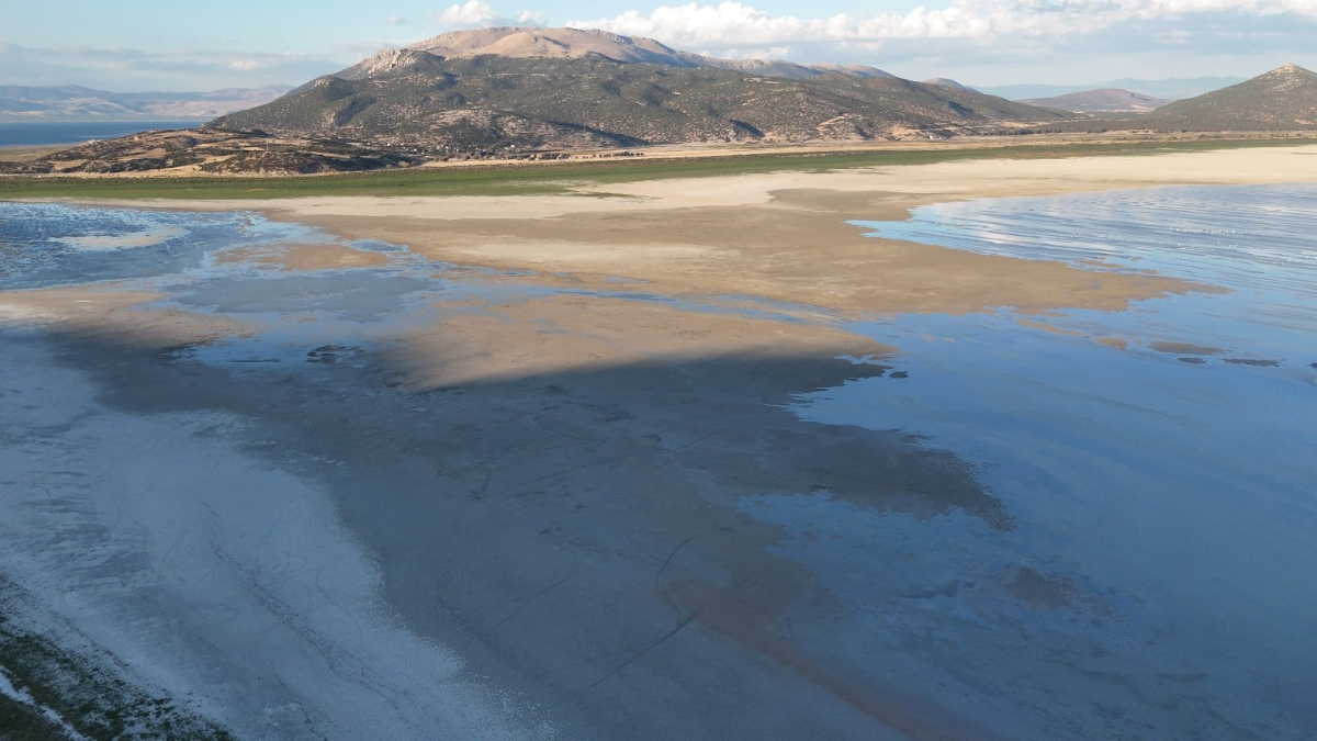 Eğirdir Gölü’nde tarihi kuraklık: İkiye bölündü
