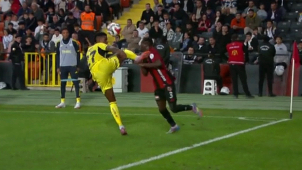 Eski hakemler, Gaziantep FK – Fenerbahçe maçının tartışmalı pozisyonlarını değerlendirdi