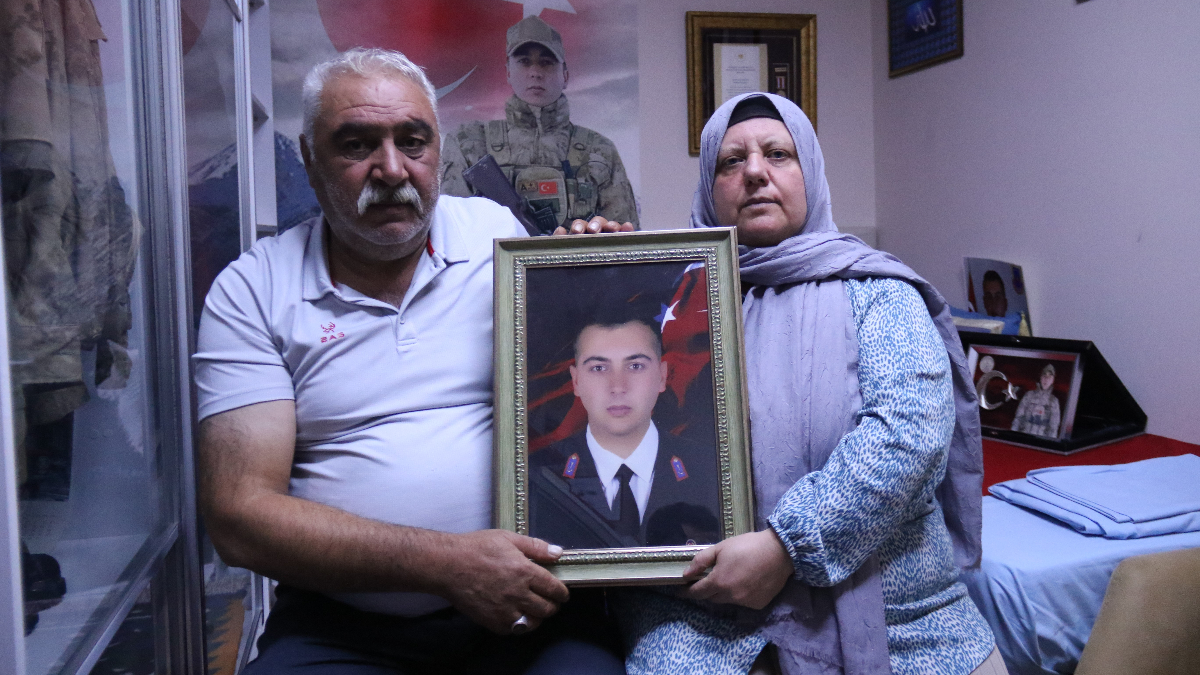 Eskişehir’de şehidin hayrına yapılan çeşmeden şehidin fotoğrafı ve Türk bayrağı söküldü