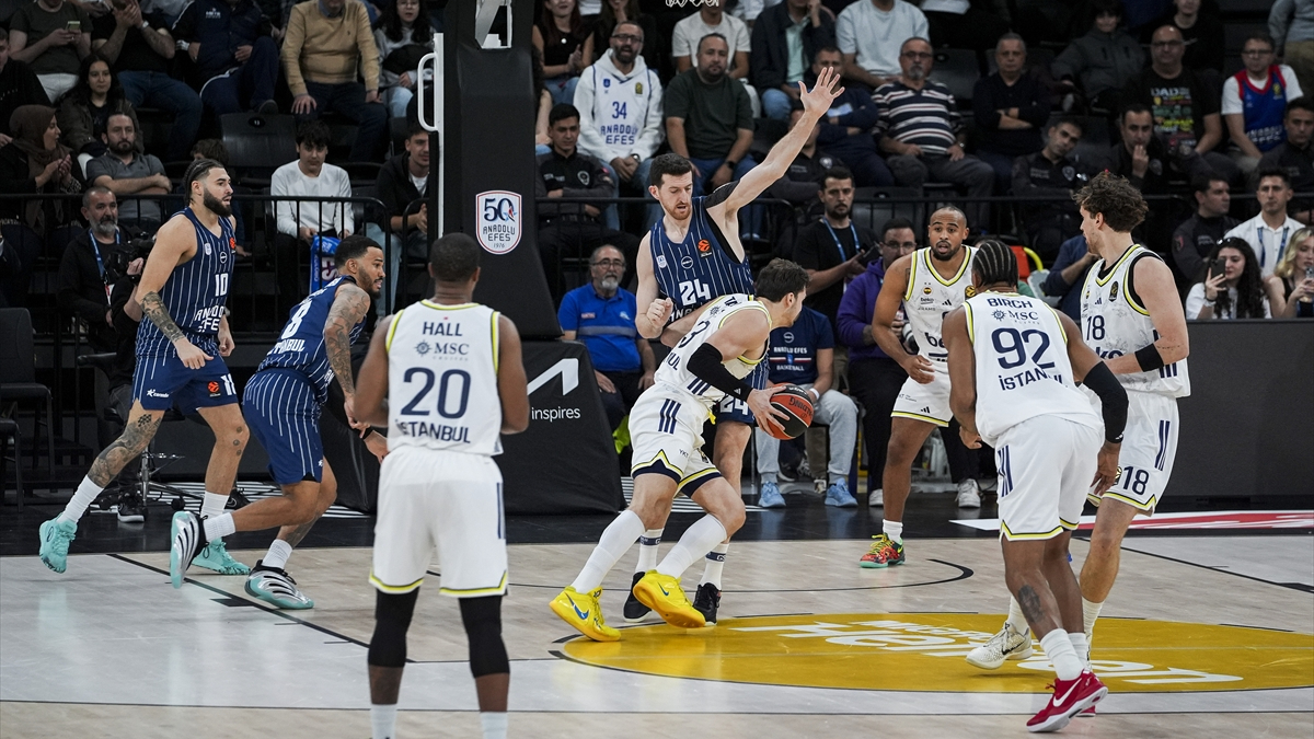EuroLeague’in Türk derbisinde Fenerbahçe, Anadolu Efes’i yendi