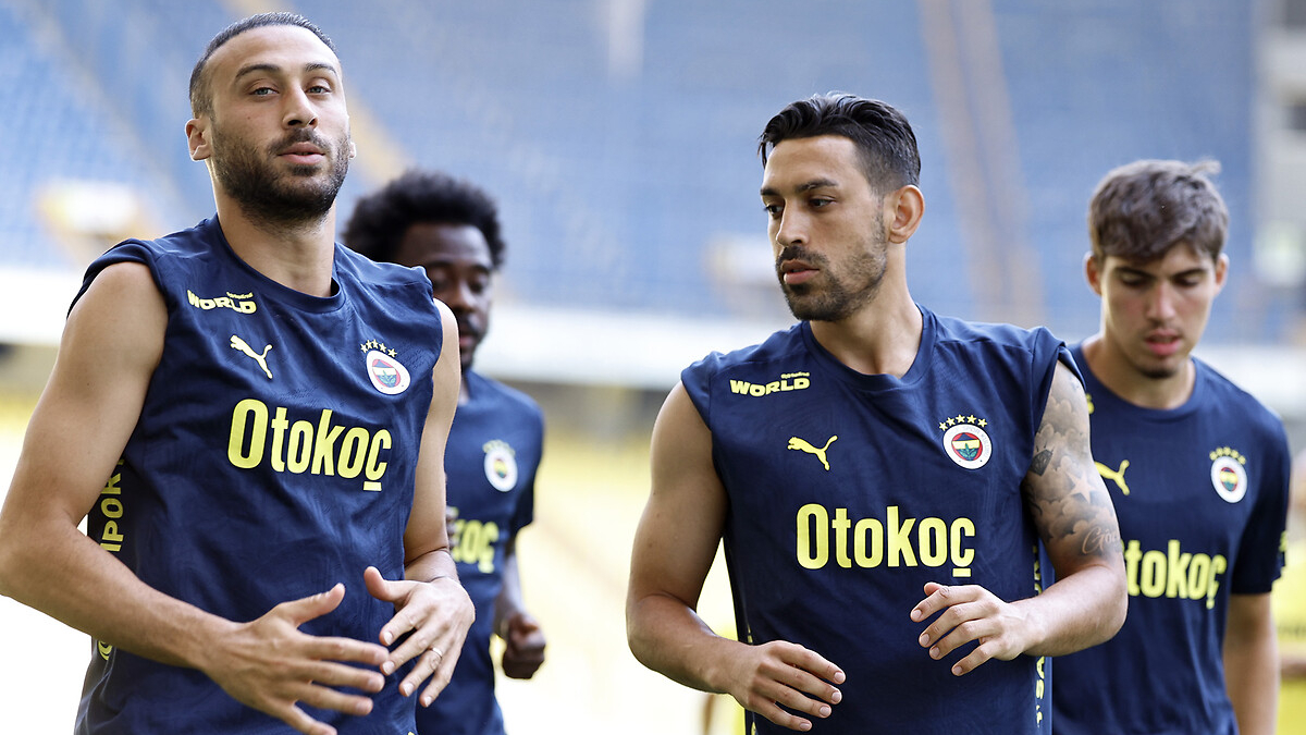 Fenerbahçe’de İrfan Can Kahveci ve Cenk Tosun kadro dışı kaldı