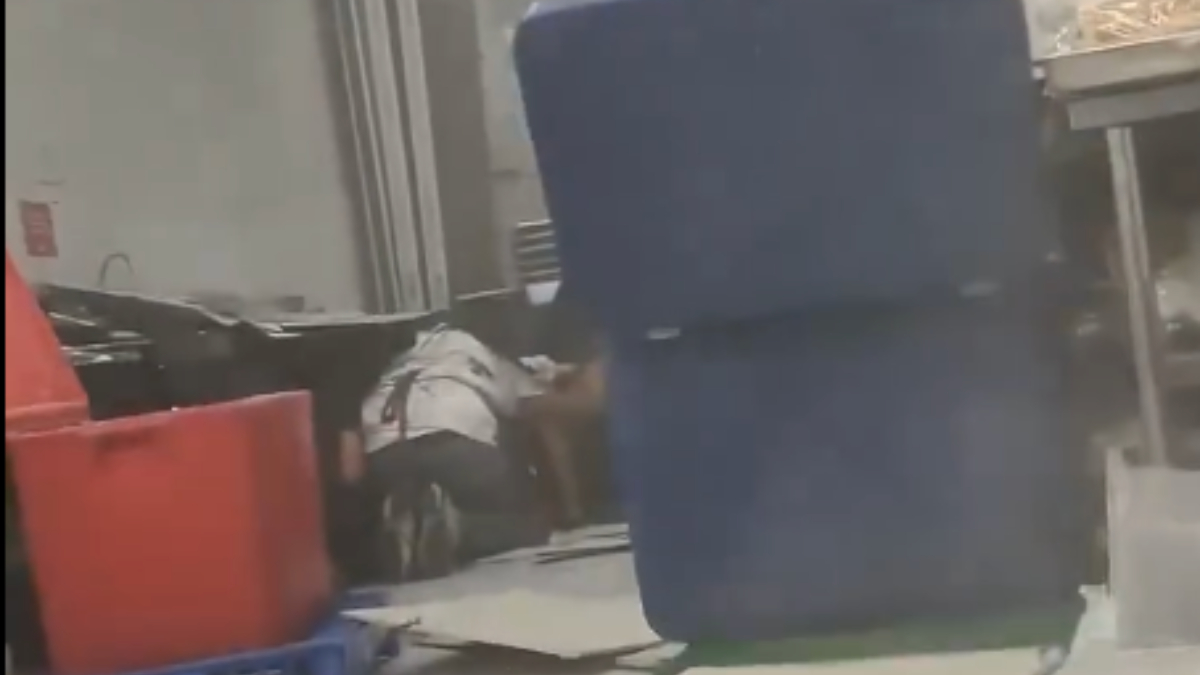 Filipinler’de 7.4 büyüklüğünde depremin şiddeti kamerada