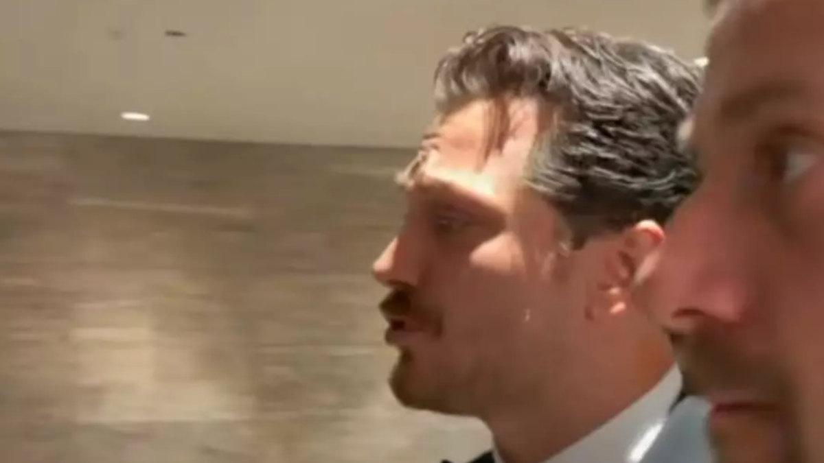 Galada panik anlar! Çağatay Ulusoy’un deprem şaşkınlığı