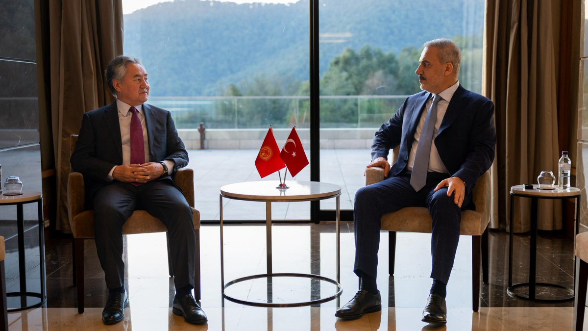 Hakan Fidan, Kırgız mevkidaşı Kulubayev ile Azerbaycan’da görüştü