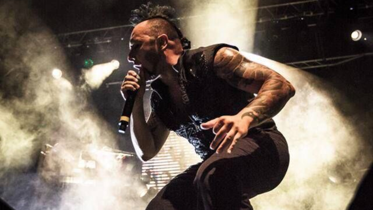 Hayko Cepkin’in sahne tarzı şaşırttı! Görenler yorum yağdırdı