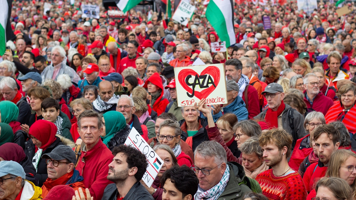 Hollanda’da İsrail protestosu: 250 bin kişi hükümete karşı sokaklara döküldü