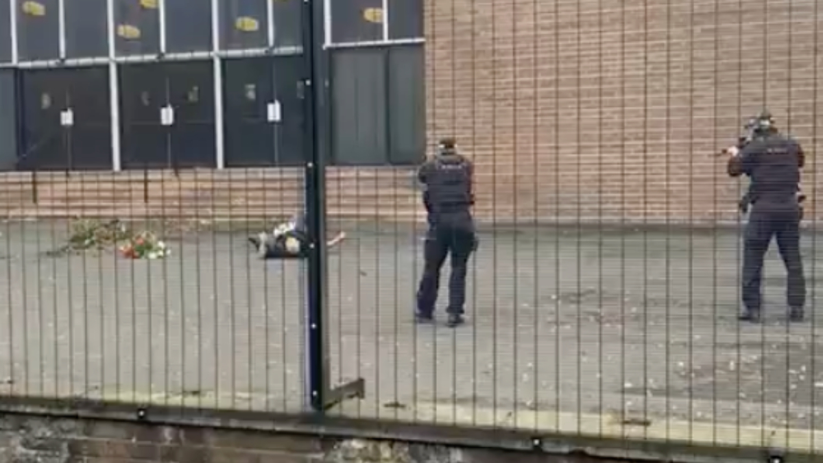 İngiltere’de bir sinagogun yakınlarında bıçaklı saldırı