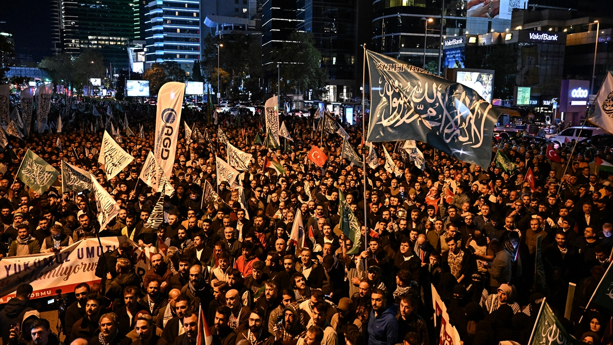 İsrail’in Sumud Filosu’na saldırısına karşı Türkiye’deki protestolar gece boyunca sürdü