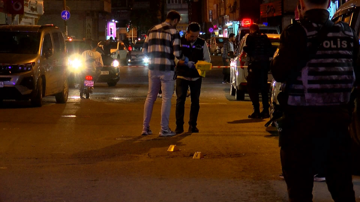 İstanbul’da otomobile silahlı saldırı: 2 yaralı
