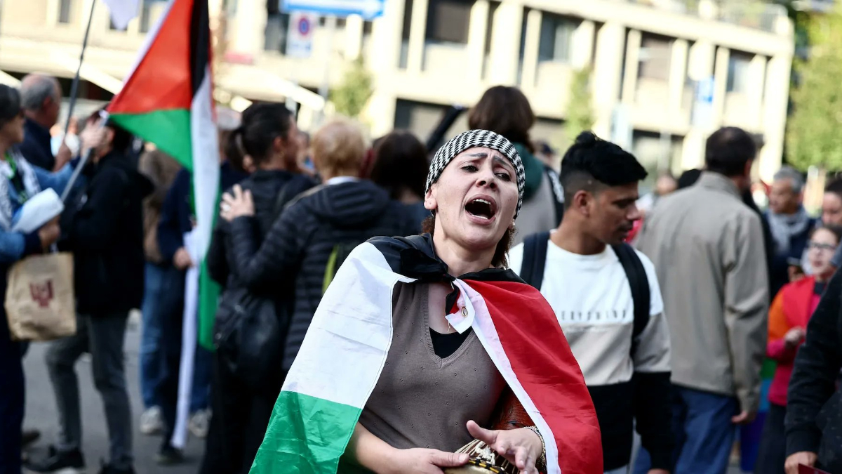 İtalyan taraftarlar, İsrail’i protesto etti