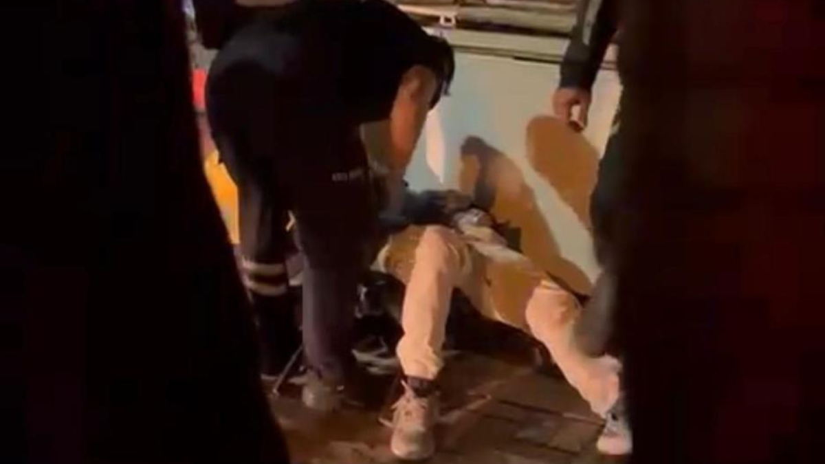 İzmir’de parkta kanlı tartışma: Defalarca bıçaklandı