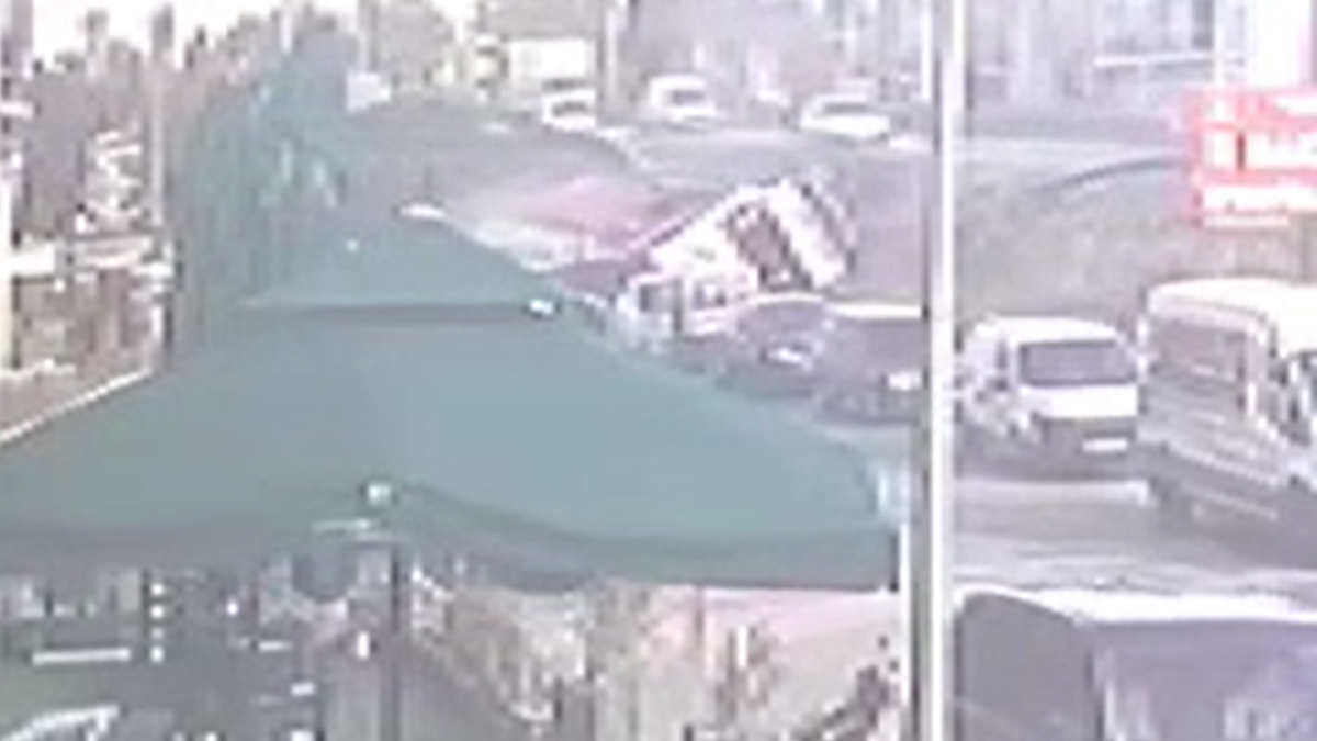 İzmir’de tırın araçları ezdiği anlar kameraya yansıdı