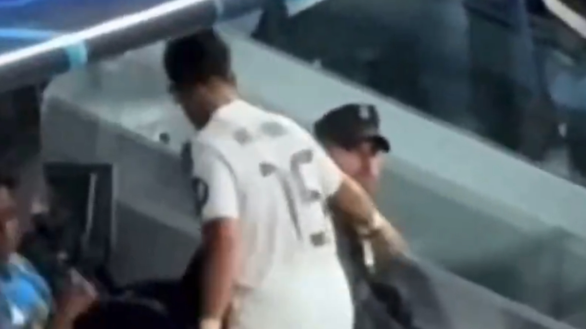 Juventus maçında Arda Güler’den polislere jest!