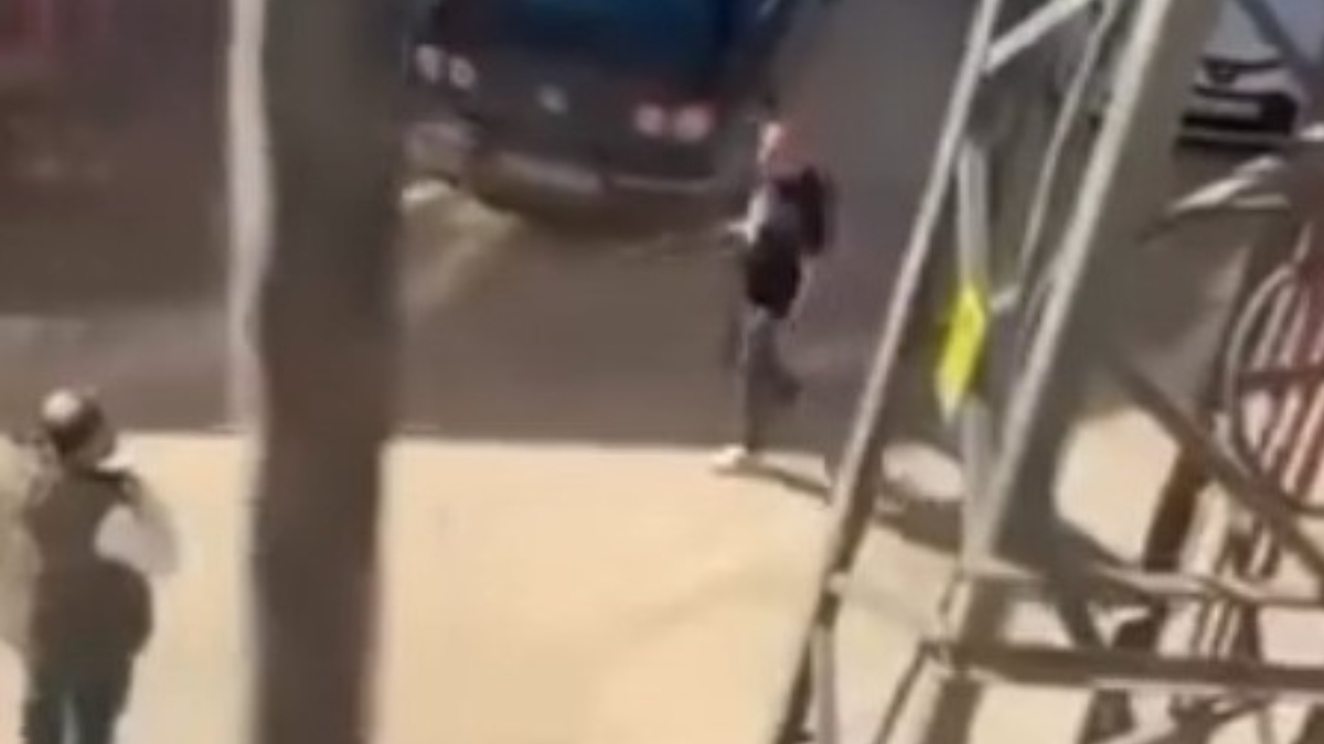 Kahramanmaraş’ta tüfekle havaya ateş açan şahıs kamerada