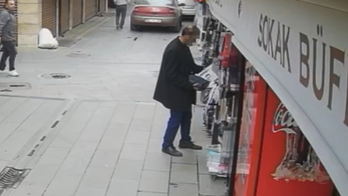 Konya’da bir kişi, bakıyor gibi yaptığı ürünü alıp gitti