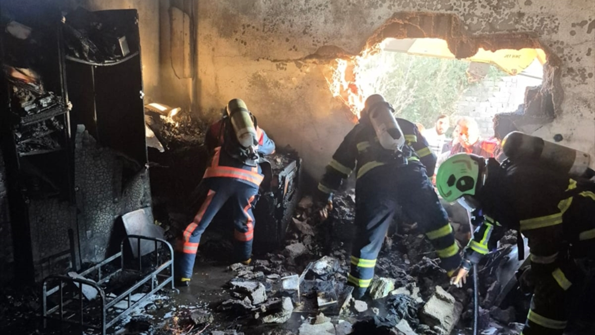 Mardin’de binada çıkan yangında 1 çocuk can verdi