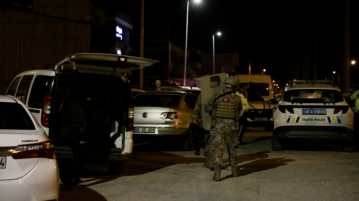 Muğla’da polise ateş açan 2 şüpheli yakalandı