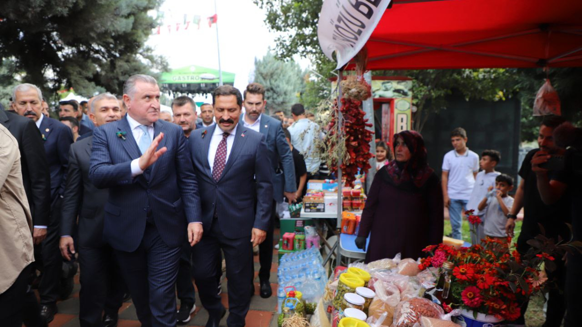 Osman Aşkın Bak’tan “Hatay’ın yeniden inşası” açıklaması