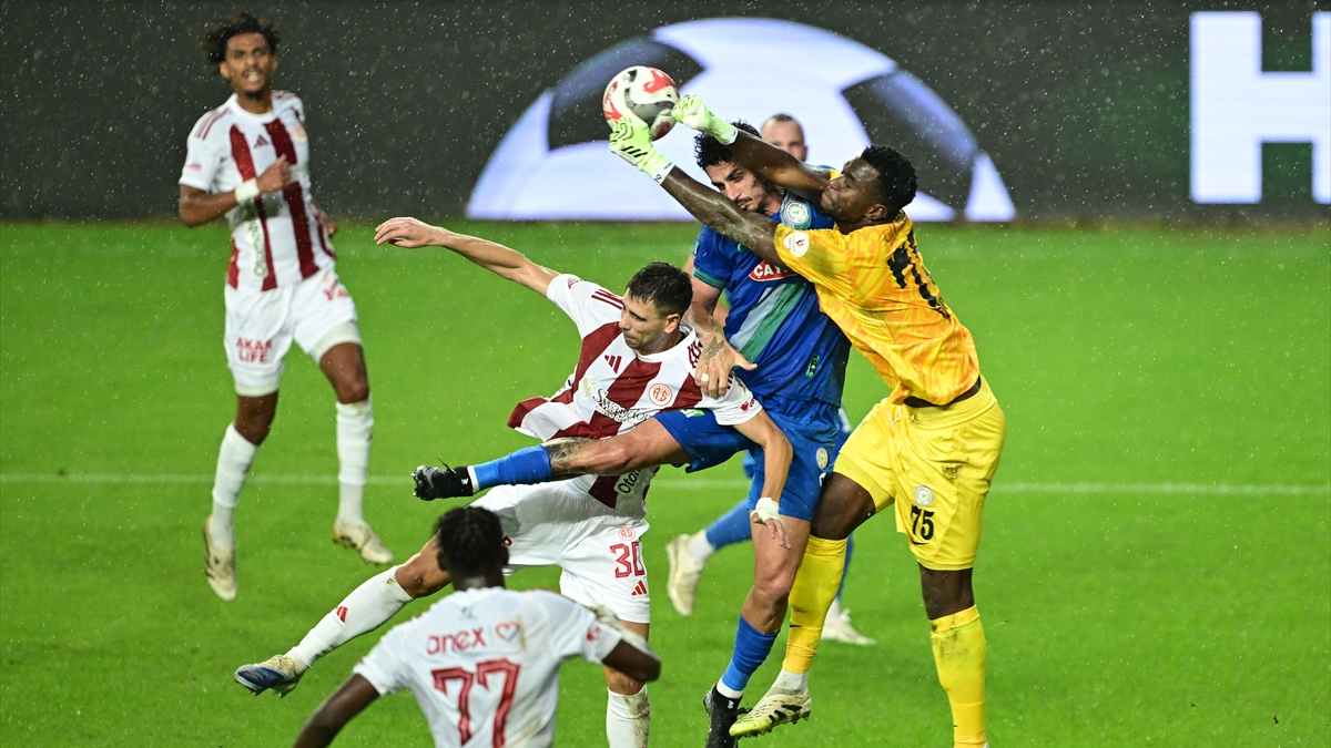 Rizespor, 7 gollü maçta Antalyaspor’u devirdi