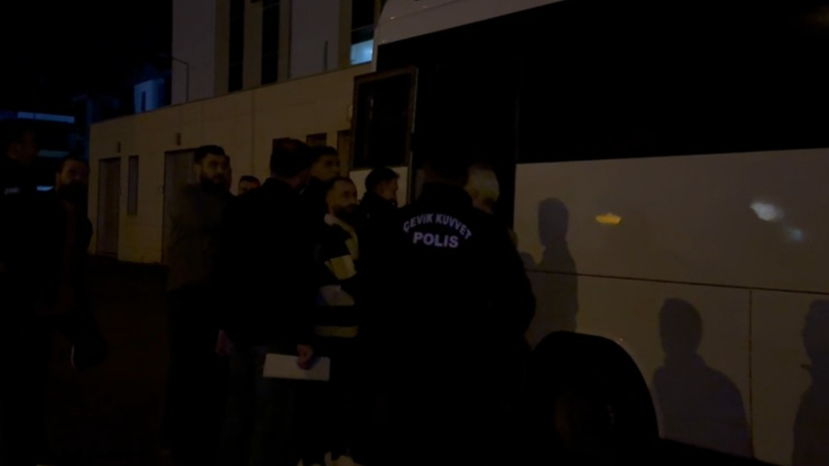 Sakarya’da eşi ve çocuğuyla marketten dönerken öldürüldü: 4 tutuklama