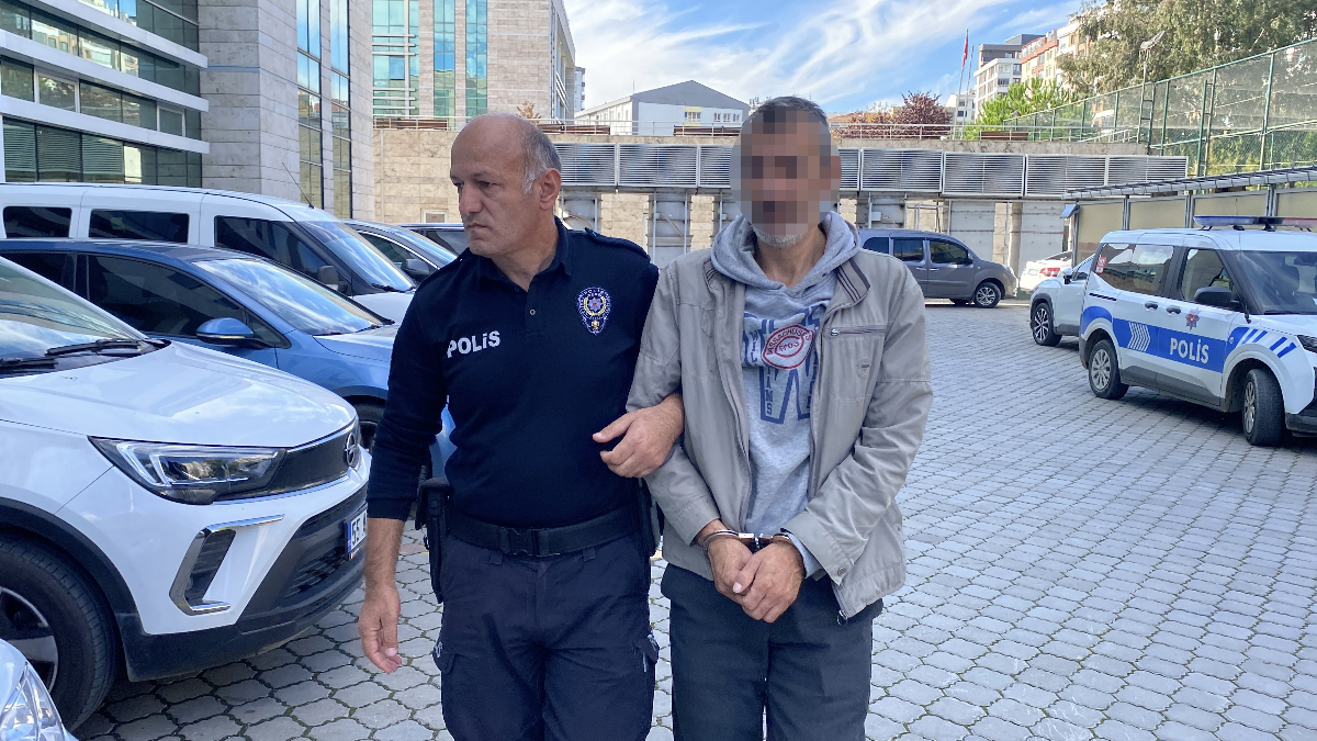 Samsun’da polis komşusunun merdiven boşluğundaki eşyalarını çaldı