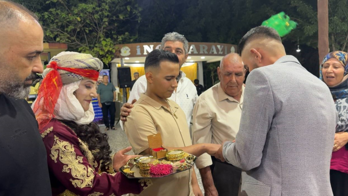 Şanlıurfa’da aşk mesafe tanımadı: Ayrı ülkelerde aynı anda nişan yapıldı