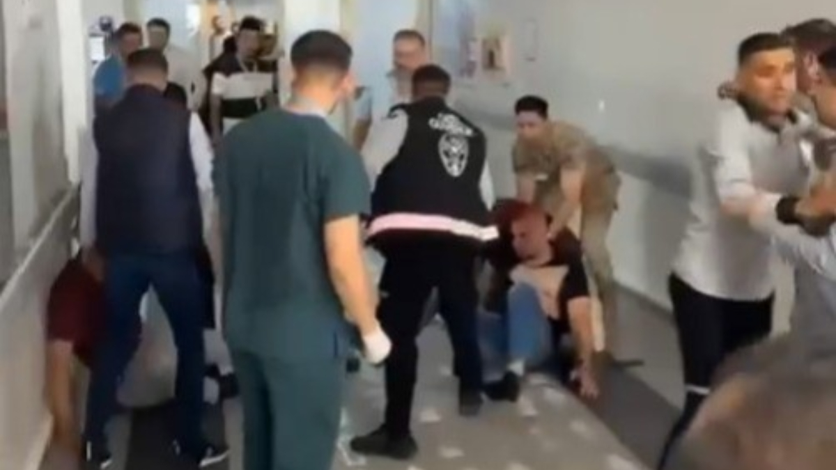 Şanlıurfa’da hastanede tekme tokat kavga kamerada
