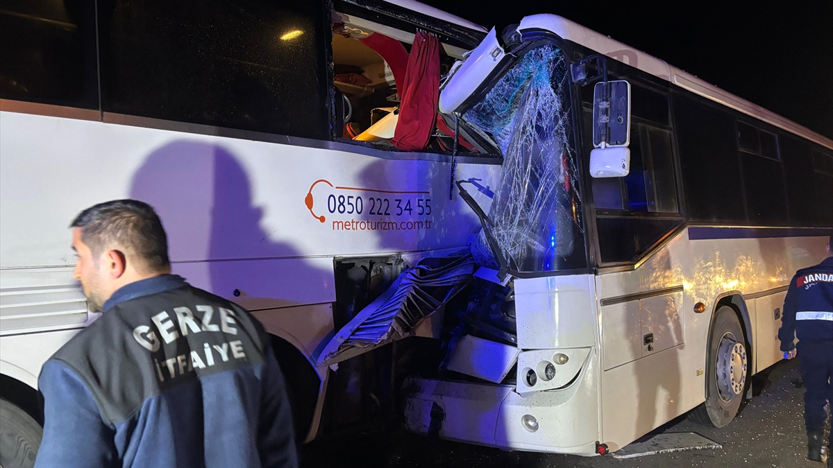 Sinop’ta otobüslerin çarpıştığı kazada 12 kişi yaralandı