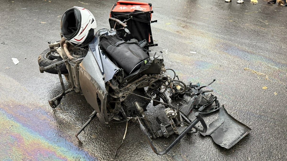 Tekirdağ’da motosiklet ve otomobilin çarpıştığı kaza kamerada