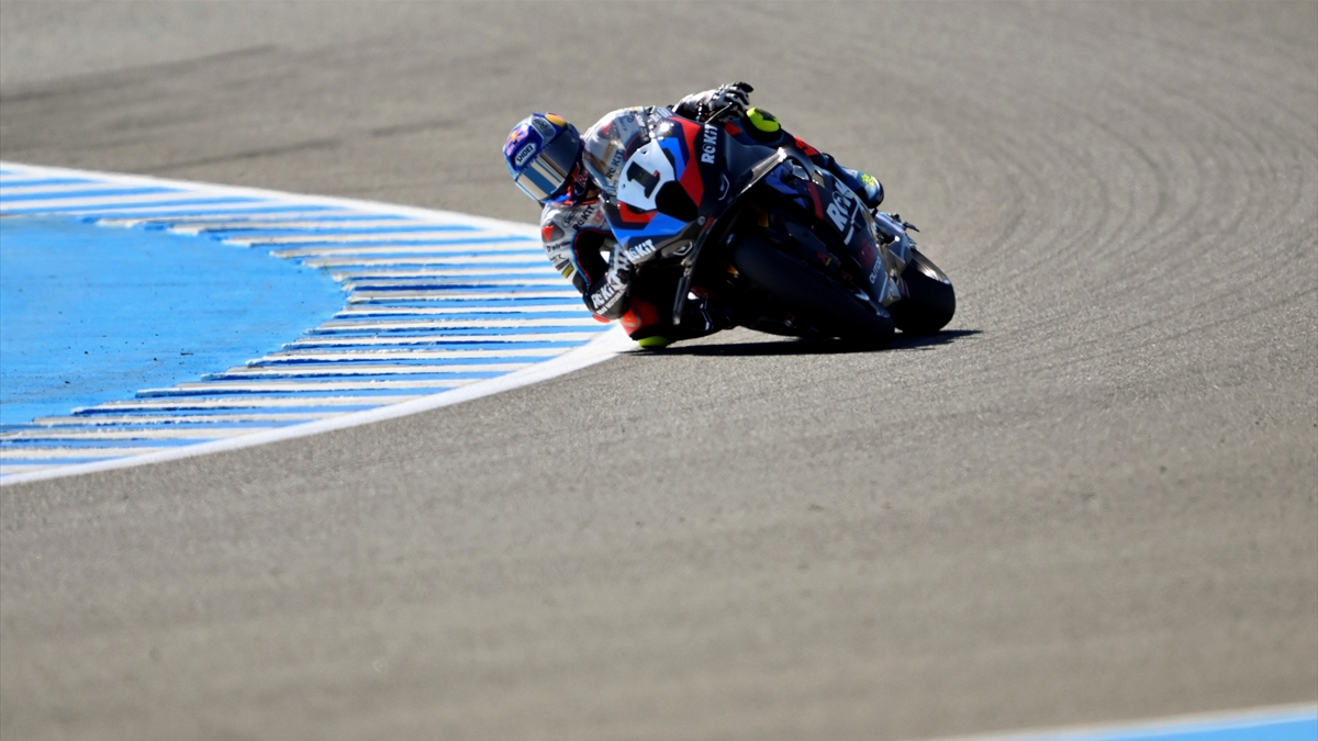 Toprak Razgatlıoğlu, Superpole’de rakibinin çarpması sonucu yarışı bitiremedi