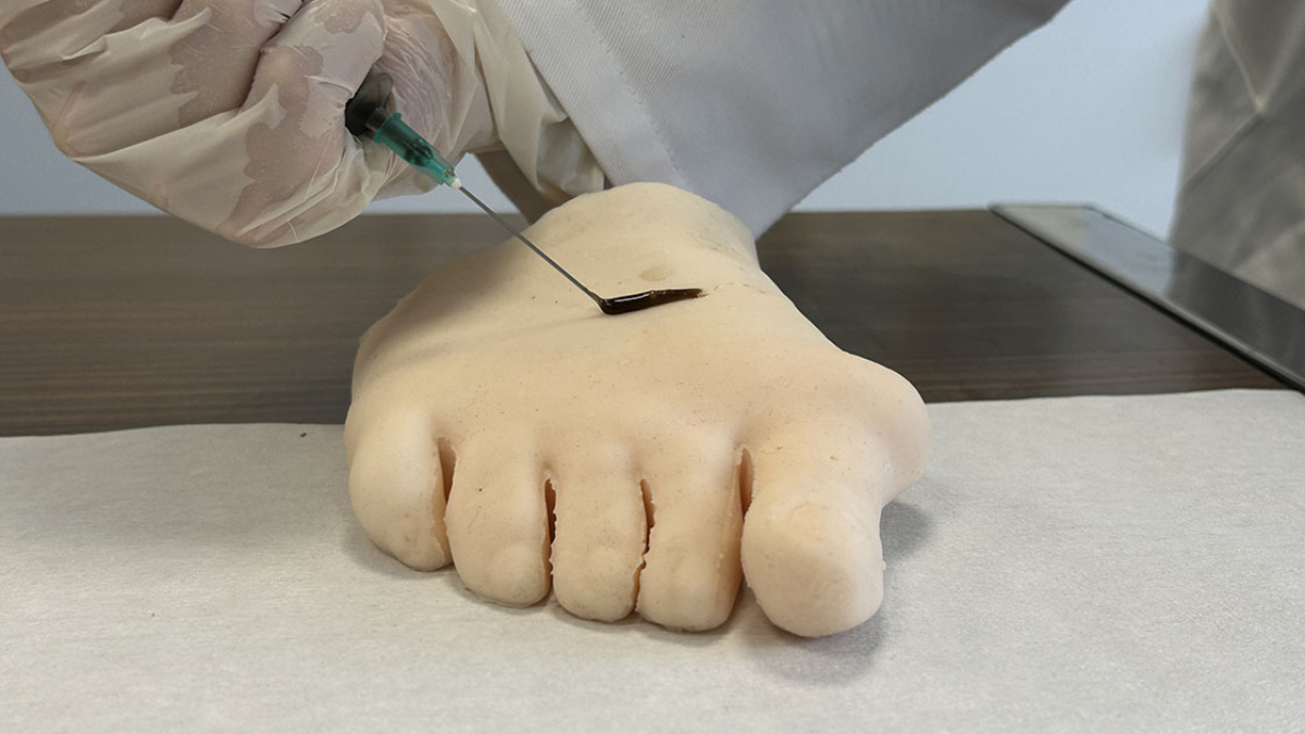 Türk akademisyen, insan saçından doku yapıştırıcı üretti