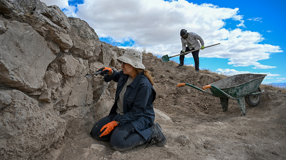 Van’da Garibin Tepe’de bulunan surlar, arkeologları heyecanlandırdı