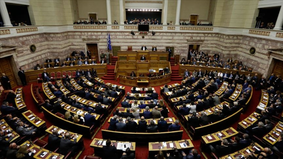 Yunanistan’da iki kez greve neden olan yasa tasarısı parlamentoda kabul edildi