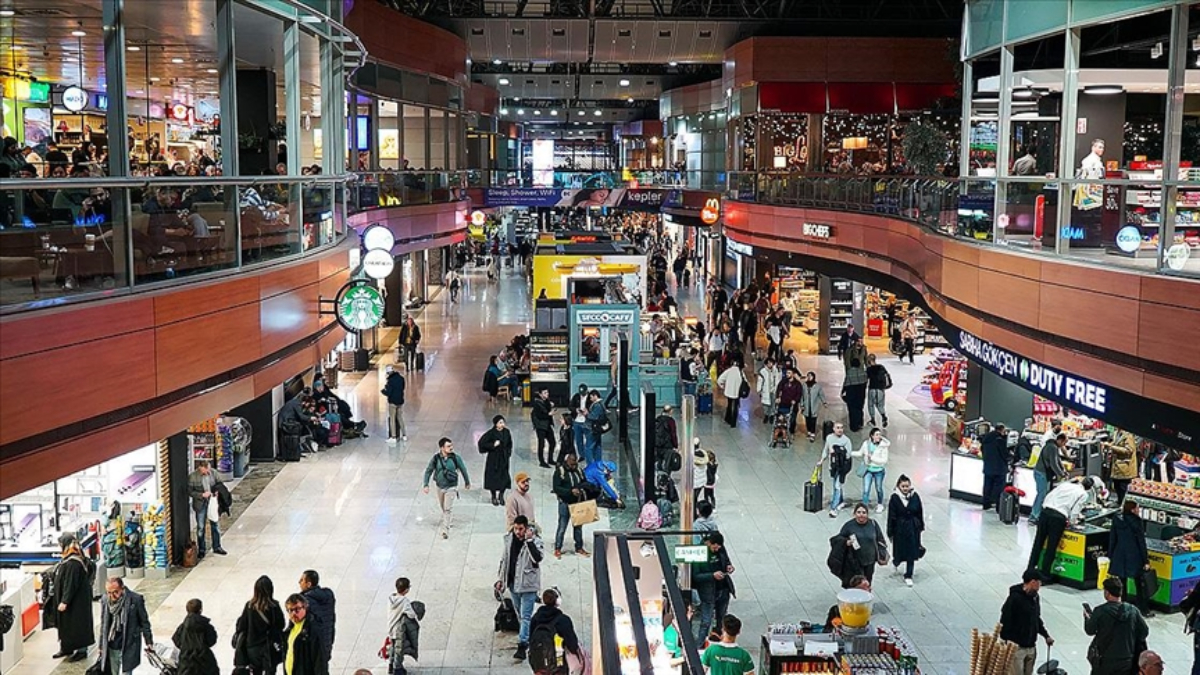 Abdulkadir Uraloğlu: Havalimanlarında 10 ayda 211 milyon yolcuya hizmet verildi