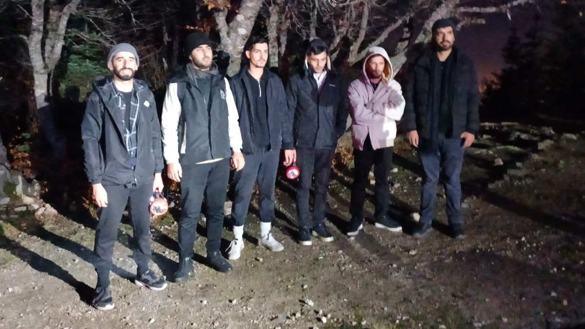 Bursa’da izinsiz yürüyüş yapan 6 genç kayboldu: Jandarma ve AFAD kurtardı, para cezası kesildi