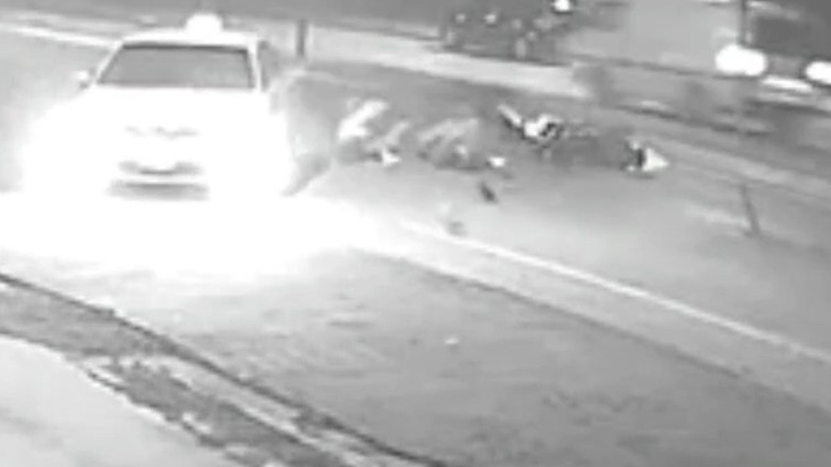 Düzce’de motosiklete taksi çarptı: 2 yaralı