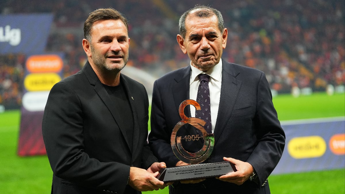Galatasaray’dan Okan Buruk’a 100. galibiyet plaketi!