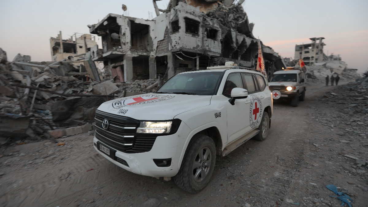 Hamas, Gazze’deki 3 İsrailli esirin cesedini Kızılhaç’a teslim etti