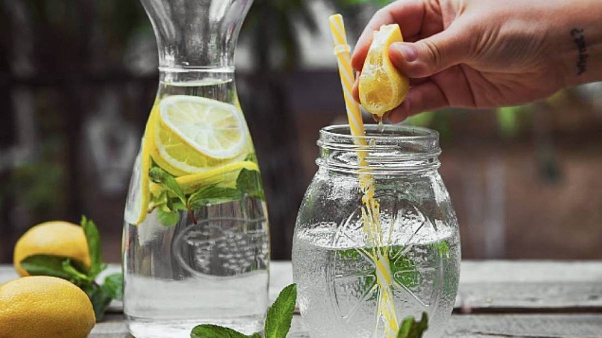Her sabah ılık limonlu su içerseniz vücudunuzda bunlar oluyor