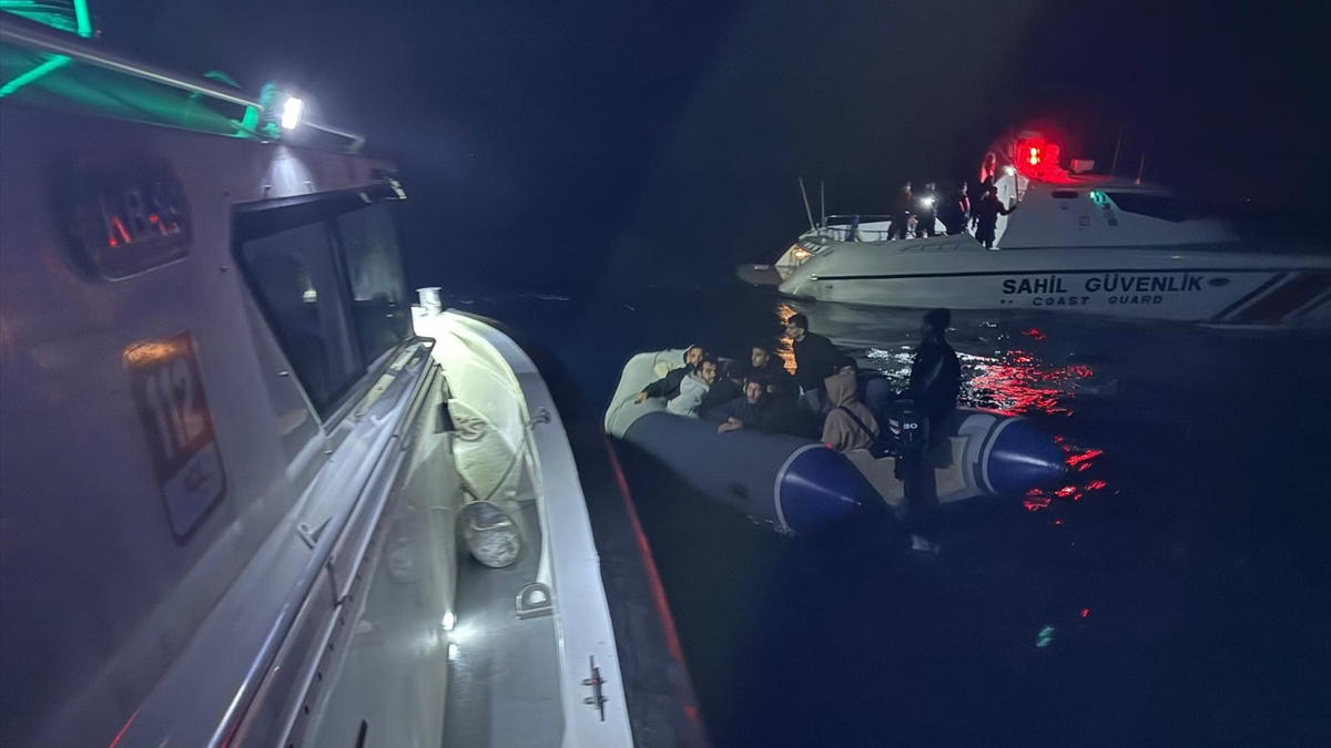 İzmir açıklarında 38 düzensiz göçmen yakalandı