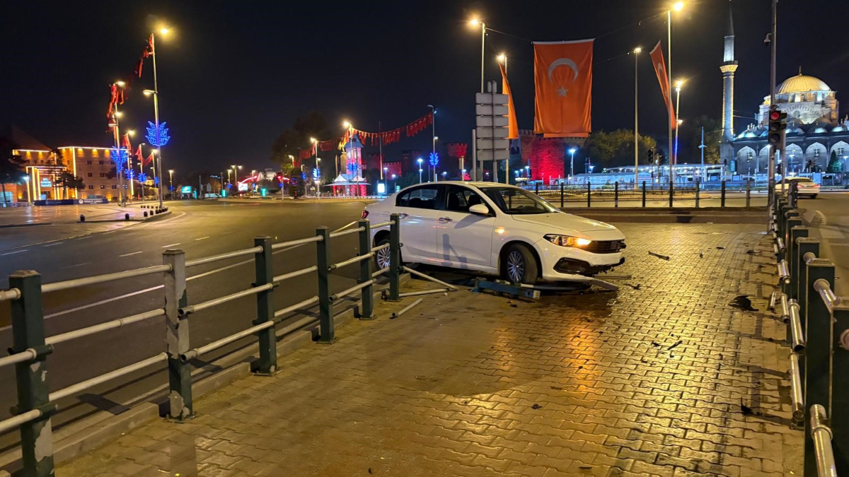 Kayseri’de uyuyan sürücü kaza yaptı