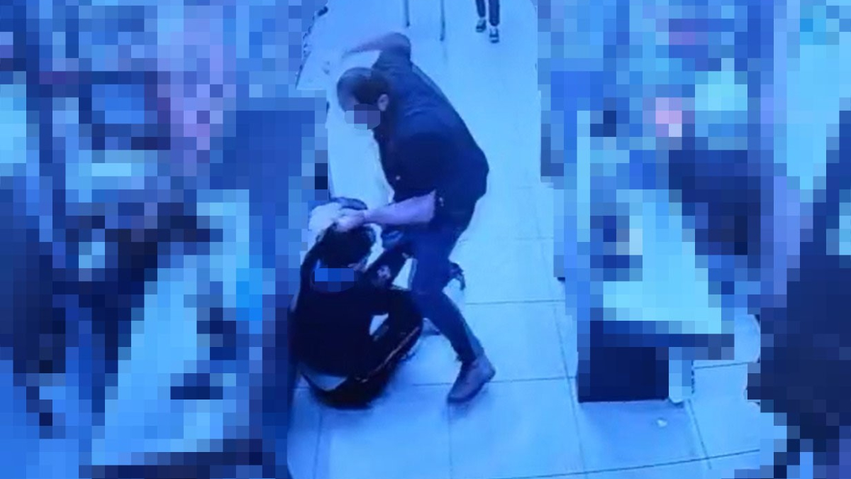 Kocaeli’de yere şeker döken çocuğu uyaran kasiyer öldüresiye darbedildi