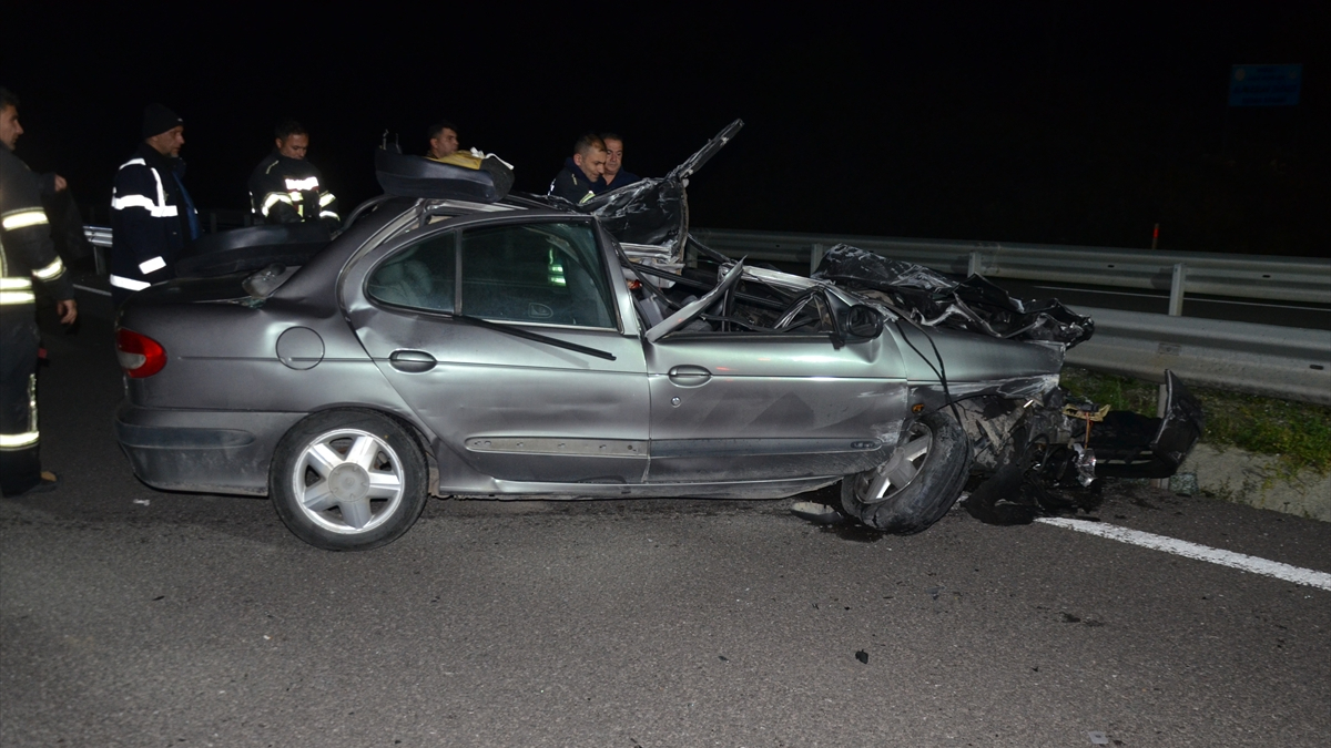 Kütahya’da tırın altına giren otomobilin sürücüsü yaşamını yitirdi