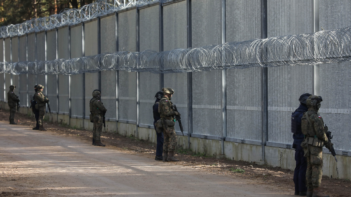 Polonya, Belarus sınırına yeni bariyer inşa edecek