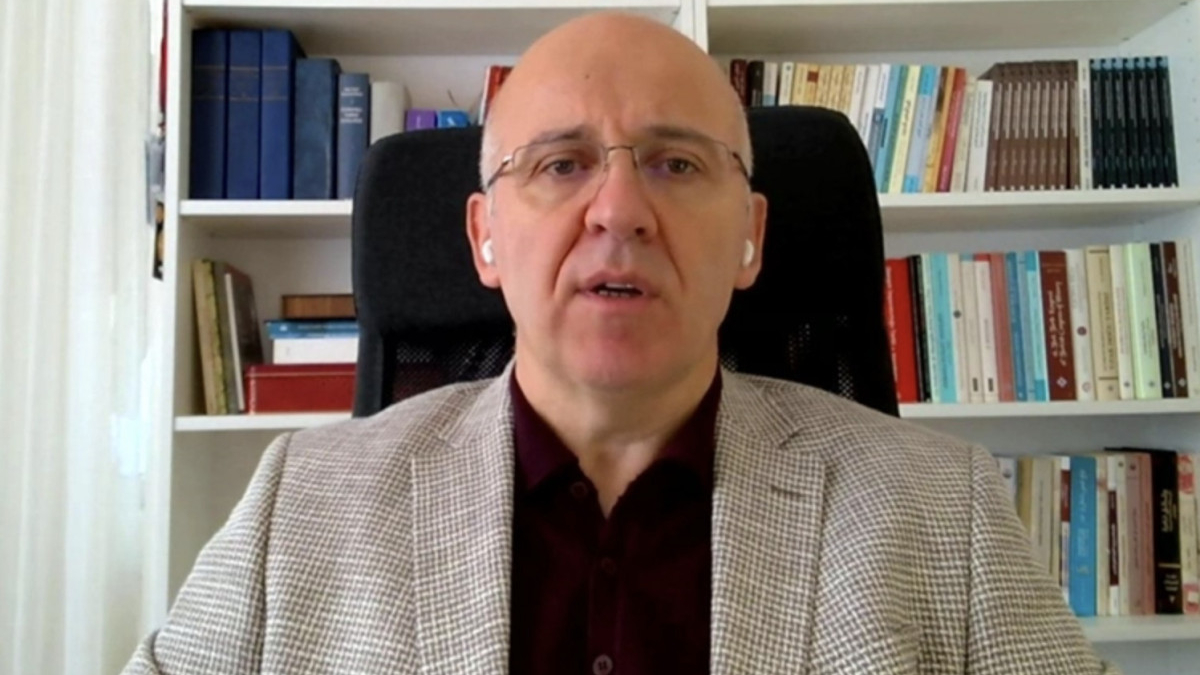 Profesör Ahmet Uysal’dan Atatürk paylaşımı: Tepki çekince apar topar sildi