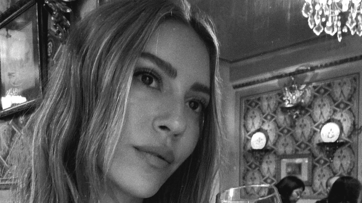 Sinem Kobal’ın pozları hayran bıraktı! Siyah-beyaz kareler beğeni aldı