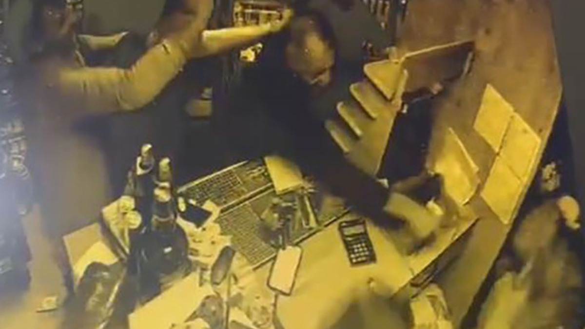 Tekirdağ’da büfe işletmecisini demir sopalarla darbettiler